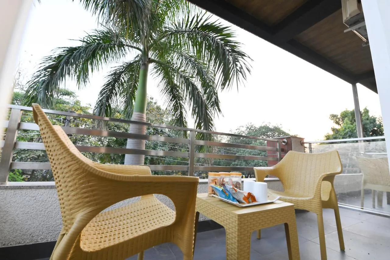 Stay Studio Hotel & Residences Γκουργκάον 3*,  Ινδία