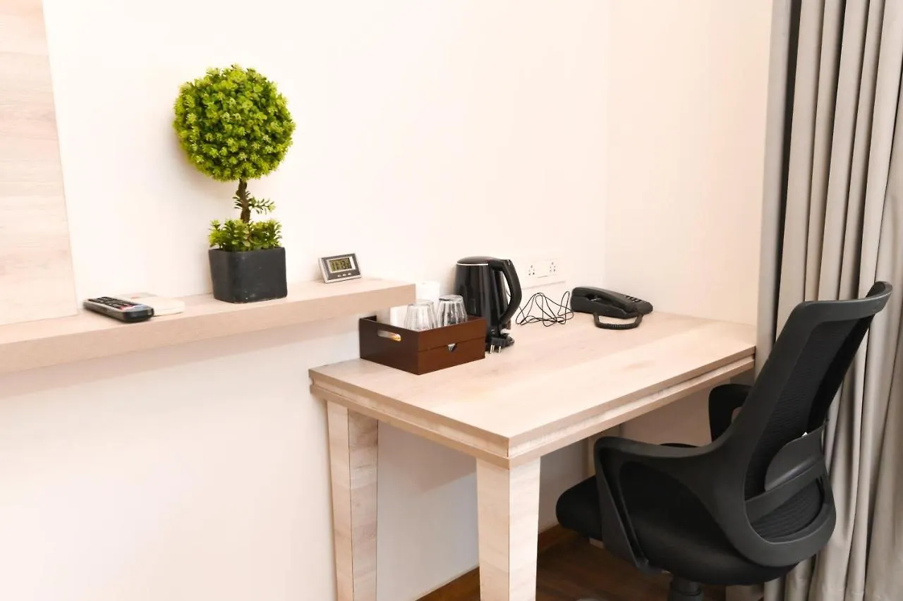 Stay Studio Hotel & Residences Γκουργκάον Πανσιόν