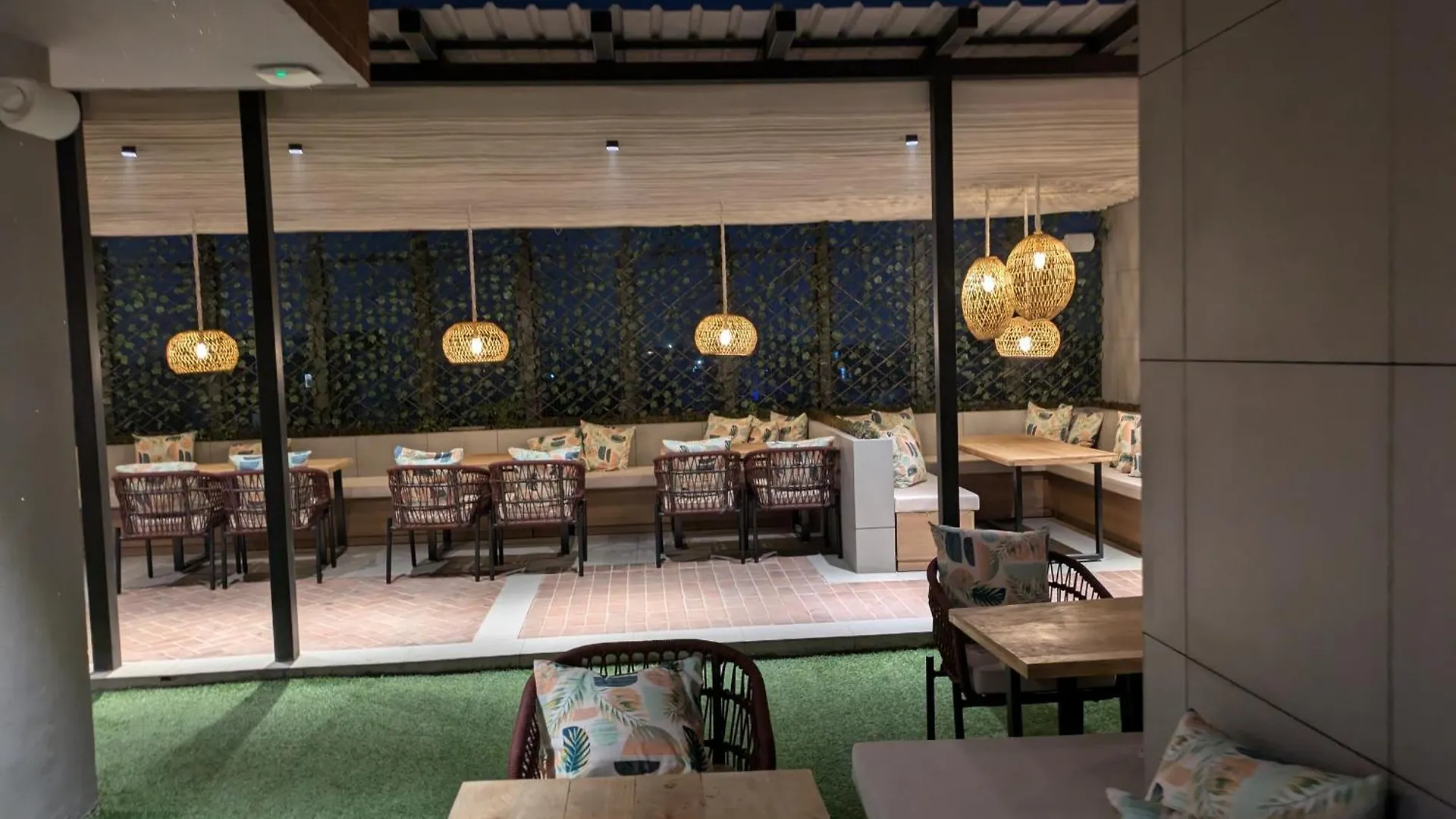 Πανσιόν Stay Studio Hotel & Residences Γκουργκάον