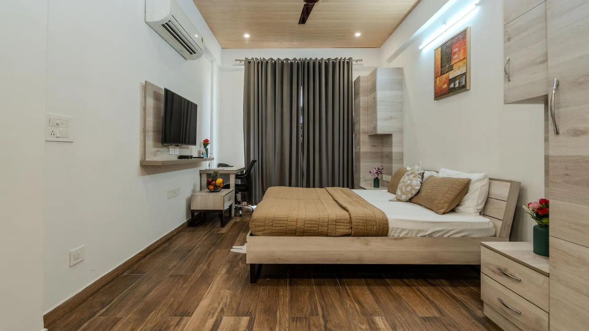 Stay Studio Hotel & Residences Γκουργκάον