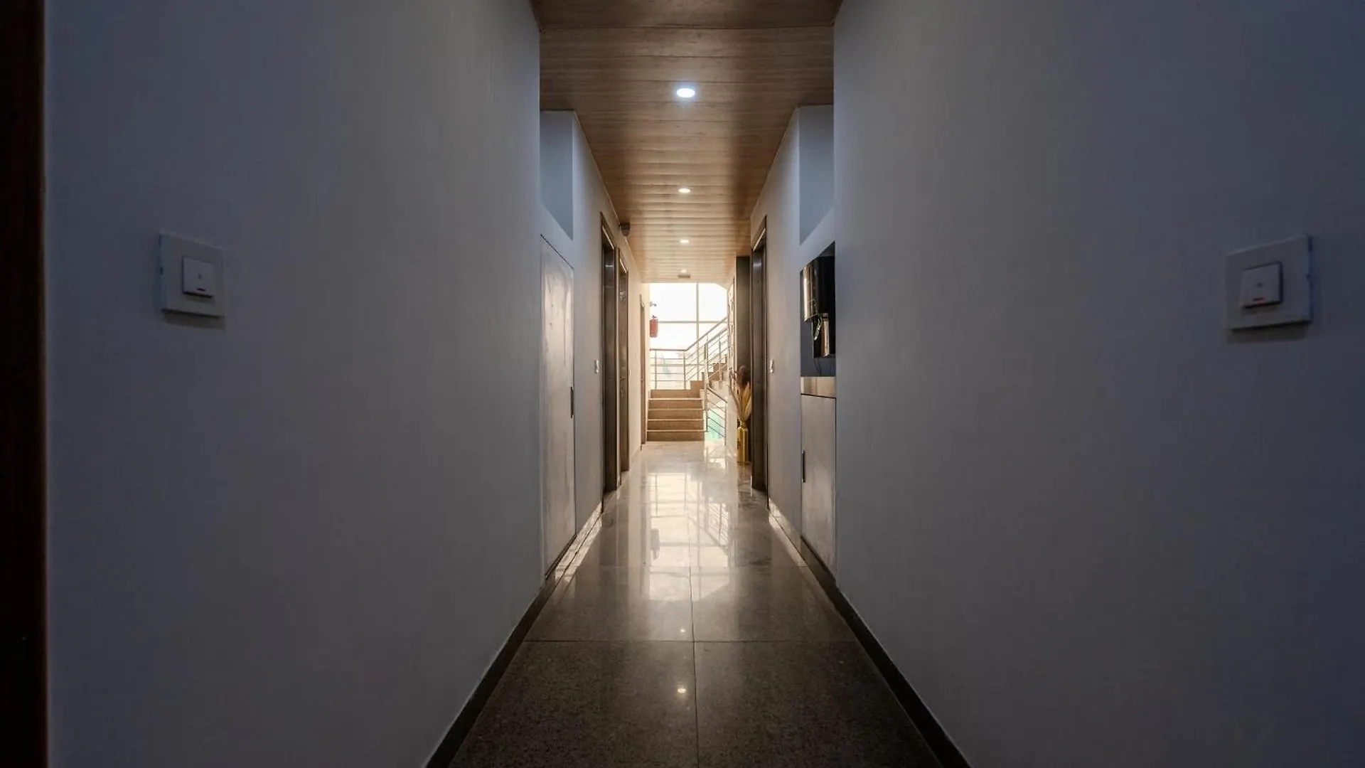 Πανσιόν Stay Studio Hotel & Residences Γκουργκάον